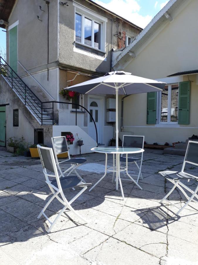 Gite Les Eylauds Pionsat Bagian luar foto